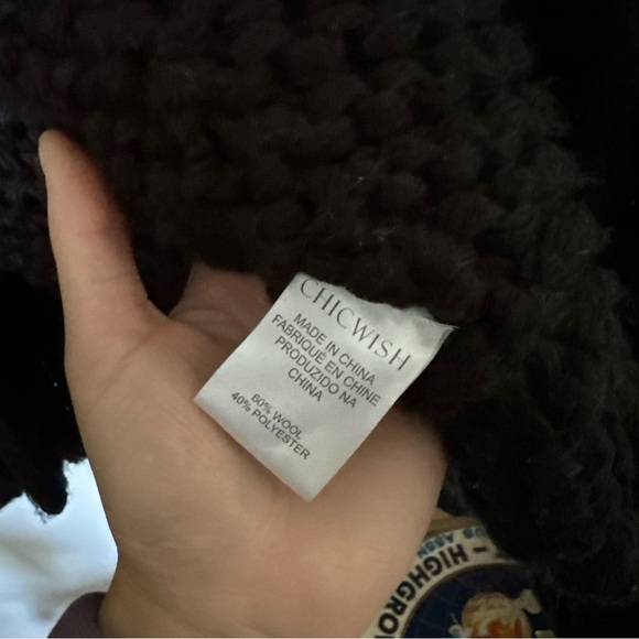 Hand knit chic wish “cuteness on SLEEVES” CHUNKY CARDIGAN IN BLACK - Picture 3 of 8